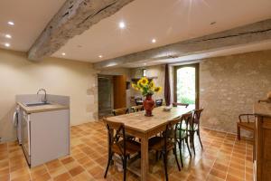 a kitchen and dining room with a table and chairs at Domaine de Laplan in Cézan