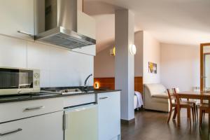 Kuchyňa alebo kuchynka v ubytovaní Aparthotel Cal Marçal