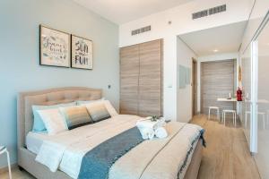 Postel nebo postele na pokoji v ubytování Lovely apartment that can sleep 3 in Dubai Marina!