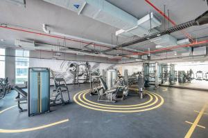 Fitness centrum a/nebo fitness zařízení v ubytování Lovely apartment that can sleep 3 in Dubai Marina!