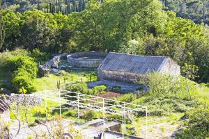 an old building in a field with trees at Actor Apartment in Čilipi
