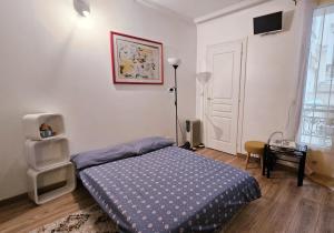 Posteľ alebo postele v izbe v ubytovaní studio au cœur Montmartre