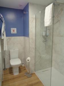 a bathroom with a toilet and a glass shower at Villa MyRuedo in Fuengirola
