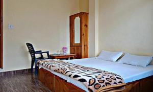a bedroom with a bed and a chair and a window at UpClimb Longstay for bus or taxi only guests in Manāli +10 photos