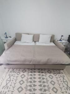 Un pat sau paturi într-o cameră la Apartman Mišić