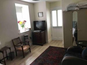 TV a/nebo společenská místnost v ubytování Geraldine House