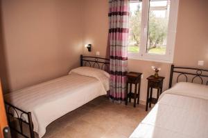 Säng eller sängar i ett rum på Phyllida Guest House - M4