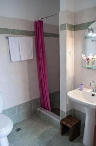 Ett badrum på Phyllida Guest House - M4