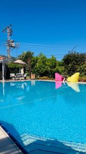 Swimmingpoolen hos eller tæt på Bybassios Orhaniye