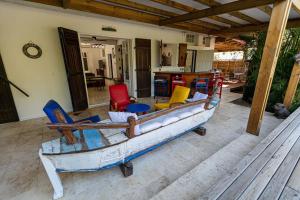 Posezení v ubytování Villa Ti Maxuddha avec piscine chauffée