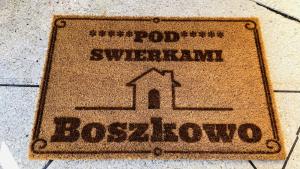 a sign on the floor that says potropolitan boxatown at Pod Świerkami in Boszkowo