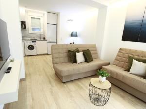 a living room with a couch and a table at Nuevo Hola Madrid Alojamiento Temporal in Madrid