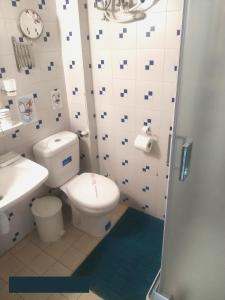 Ένα μπάνιο στο HOTEL AGNI -ENOIKIAZOMENA DIAMERIZMATA