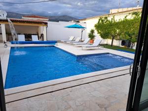 Bazén v ubytovaní VILLA ENJOY LUX in Split alebo v jeho blízkosti