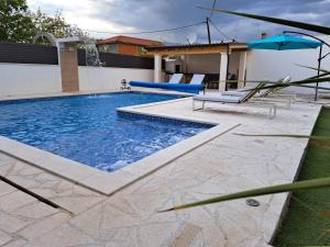 Bazén v ubytovaní VILLA ENJOY LUX in Split alebo v jeho blízkosti