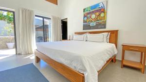 Tempat tidur dalam kamar di Casa Tamar Luxury House Private Pool - Tamarindo Playa Langosta