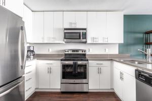 Kuchyň nebo kuchyňský kout v ubytování Sunnyvale 1BR w Gym Pool nr Google Apple SFO-320