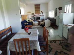 Gallery image of Peaceful cottage with incredible panoramic view in Ipsilón