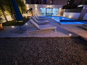 Bazén v ubytovaní VILLA ENJOY LUX in Split alebo v jeho blízkosti