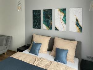 Postel nebo postele na pokoji v ubytování Corner Apartman