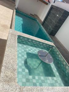 a swimming pool with a clock in the middle of it at HOTEL IMPERIO in Aparecida do Taboado