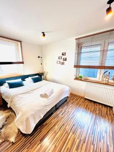 Łóżko lub łóżka w pokoju w obiekcie "Ku Słońcu" -Pokoje& Apartamenty - Jastrzębia Góra