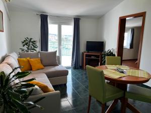 TV a/nebo společenská místnost v ubytování House Klarin