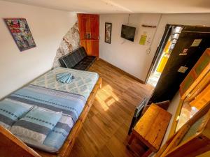 an overhead view of a bed in a room at Hostal Bambu in San Agustín