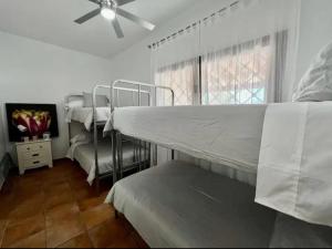 Postel nebo postele na pokoji v ubytování Villa Águilas + 34 fotografií