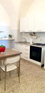 A kitchen or kitchenette at CASA VACANZE PIAZZA MALTA