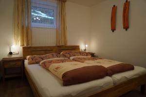 Posteľ alebo postele v izbe v ubytovaní Ferienwohnung Dolomitenheim
