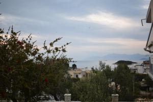 卡萨米尔Sunset Cottage 2的城市的海景