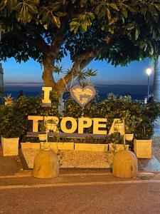 Imagen de la galería de Villa Tina Tropea Costa dei Monaci Parghelia, sabbia fine e bianca e mare cristallino, en Mandaradoni