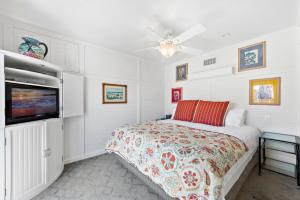 a bedroom with a bed and a flat screen tv at Villa Calypso in Laguna Beach