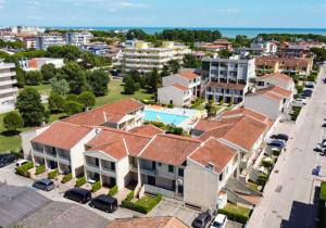 an aerial view of a city with houses and cars at Apartment Caorle de Lux swimming pool, parking, garden in Caorle
