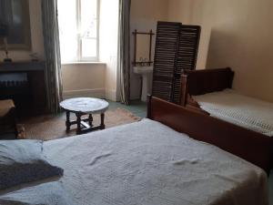 Posteľ alebo postele v izbe v ubytovaní Grand appartement en location Dans maison de caractère 90 m2