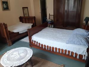 Posteľ alebo postele v izbe v ubytovaní Grand appartement en location Dans maison de caractère 90 m2