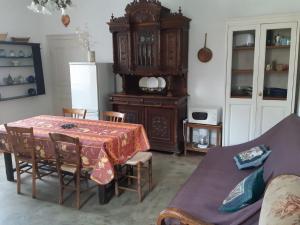 Kuchyňa alebo kuchynka v ubytovaní Grand appartement en location Dans maison de caractère 90 m2