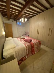 a bedroom with a bed with a red and white blanket at Casa Maria in Portoferraio