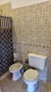 a bathroom with a toilet and a bidet at La Palmera in Deán Funes