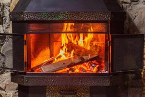 a stove with a fire inside of it at Casarão Biazolli in Farroupilha