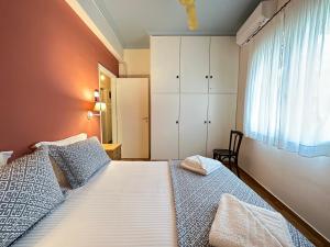Voodi või voodid majutusasutuse Apartment in the most artistic area of Koukaki toas