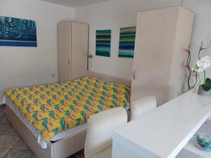 Łóżko lub łóżka w pokoju w obiekcie Apartments Lana