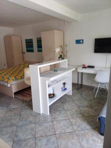 Telewizja i/lub zestaw kina domowego w obiekcie Apartments Lana
