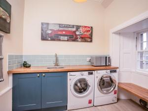 a kitchen with a washing machine and a sink at Glen Apartment - Uk43813 in Ardovie