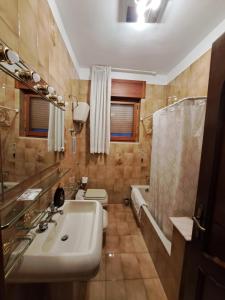 a bathroom with a sink and a toilet and a tub at Casa Vacanza Pietro e Nina in Lecce