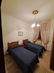 a bedroom with two beds and a window at Casa Vacanza Pietro e Nina in Lecce
