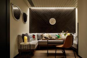 Posezení v ubytování Moxy Osaka Umeda + 37 fotografií