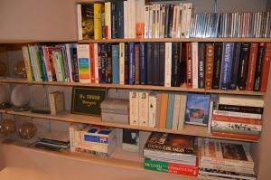 a book shelf filled with lots of books at Villa Maredda in La Ciotat