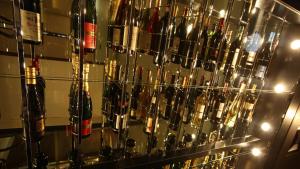新泻皇冠假日酒店&度假村酒廊或酒吧区